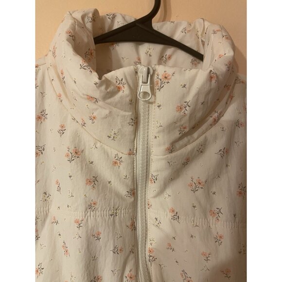 THREAD + SUPPLY Women’s Quilted Puffer Vest Warm Cute Soft Outdoors Welt Pockets - Picture 4 of 16